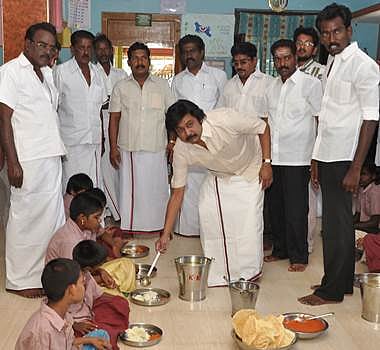 சிதம்பரத்தில் கருணாநிதி பிறந்தநாள் விழா: முதியோர் இல்லத்தில் மதியஉணவு